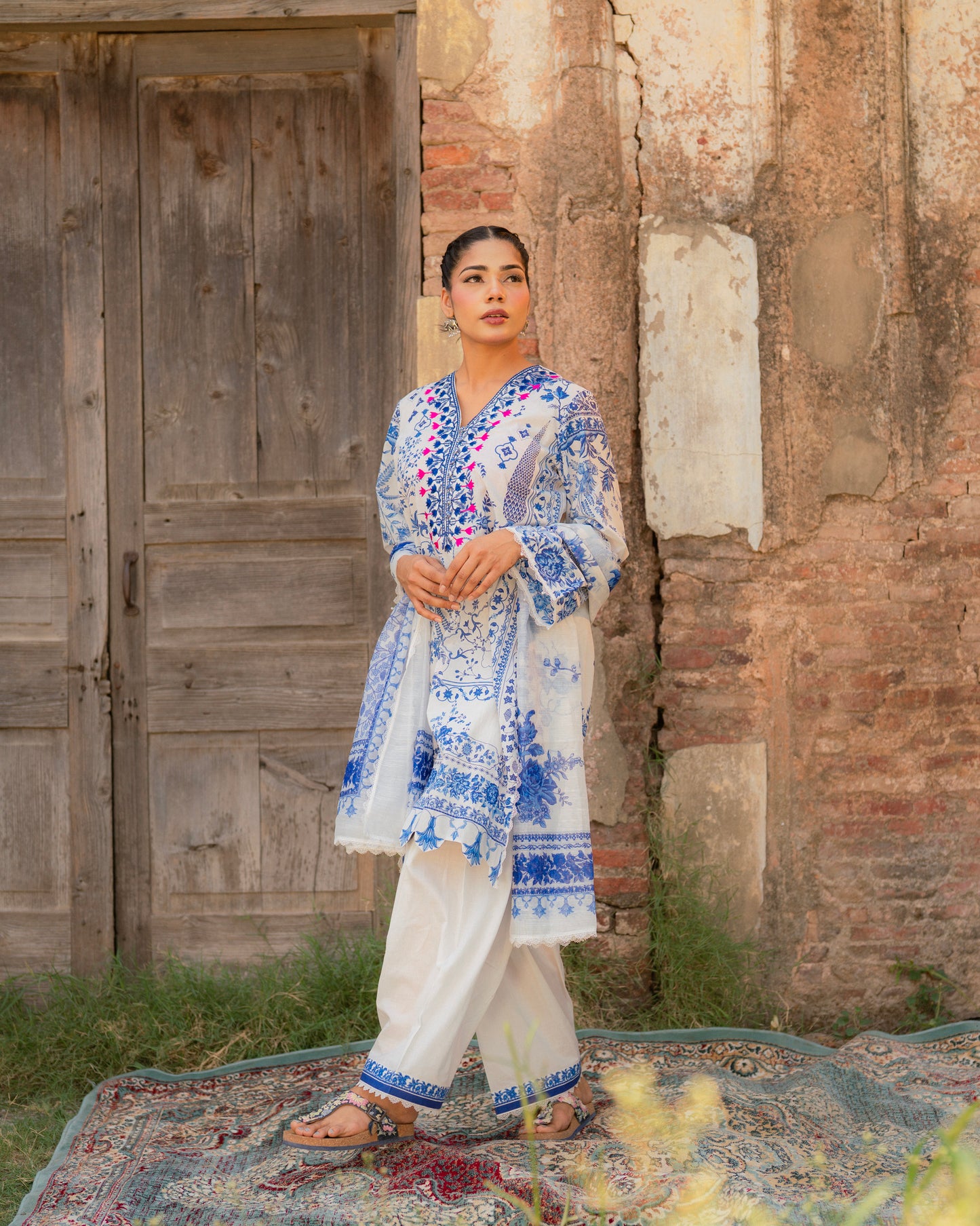 Ethereal Mul Cut Work Ensemble with Resham Embroidery & Tabby Chunni