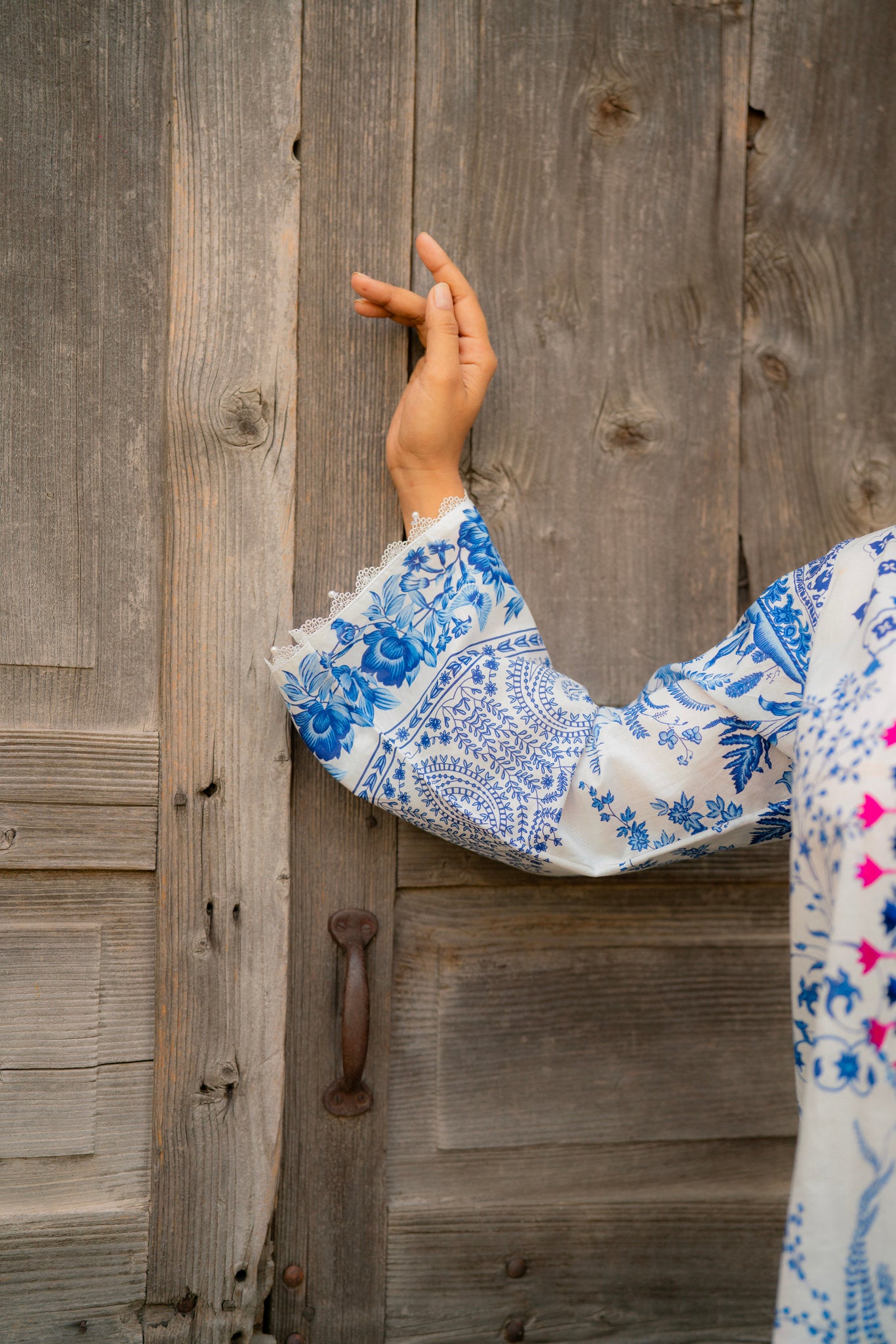 Ethereal Mul Cut Work Ensemble with Resham Embroidery & Tabby Chunni
