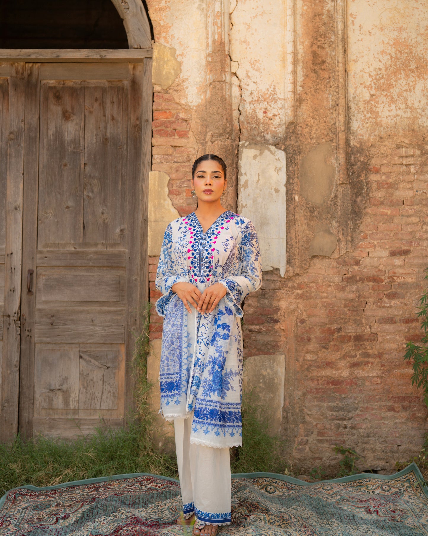 Ethereal Mul Cut Work Ensemble with Resham Embroidery & Tabby Chunni