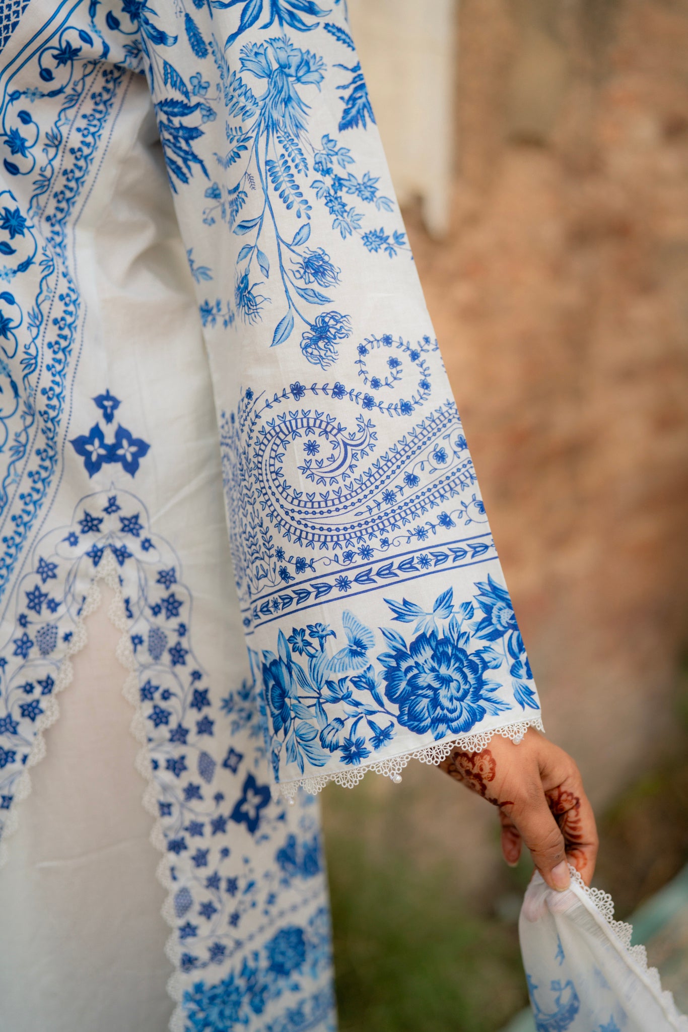 Ethereal Mul Cut Work Ensemble with Resham Embroidery & Tabby Chunni