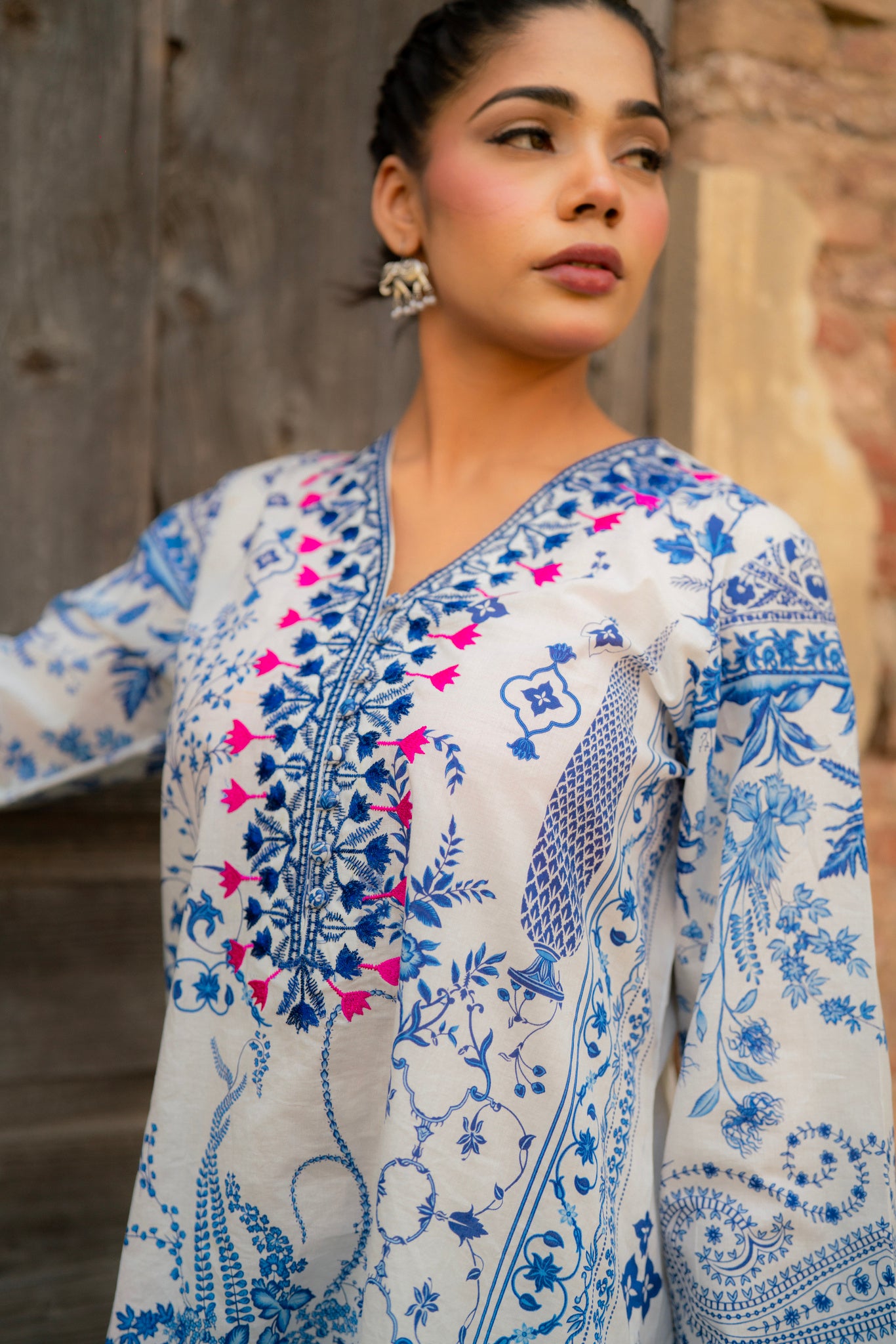Ethereal Mul Cut Work Ensemble with Resham Embroidery & Tabby Chunni