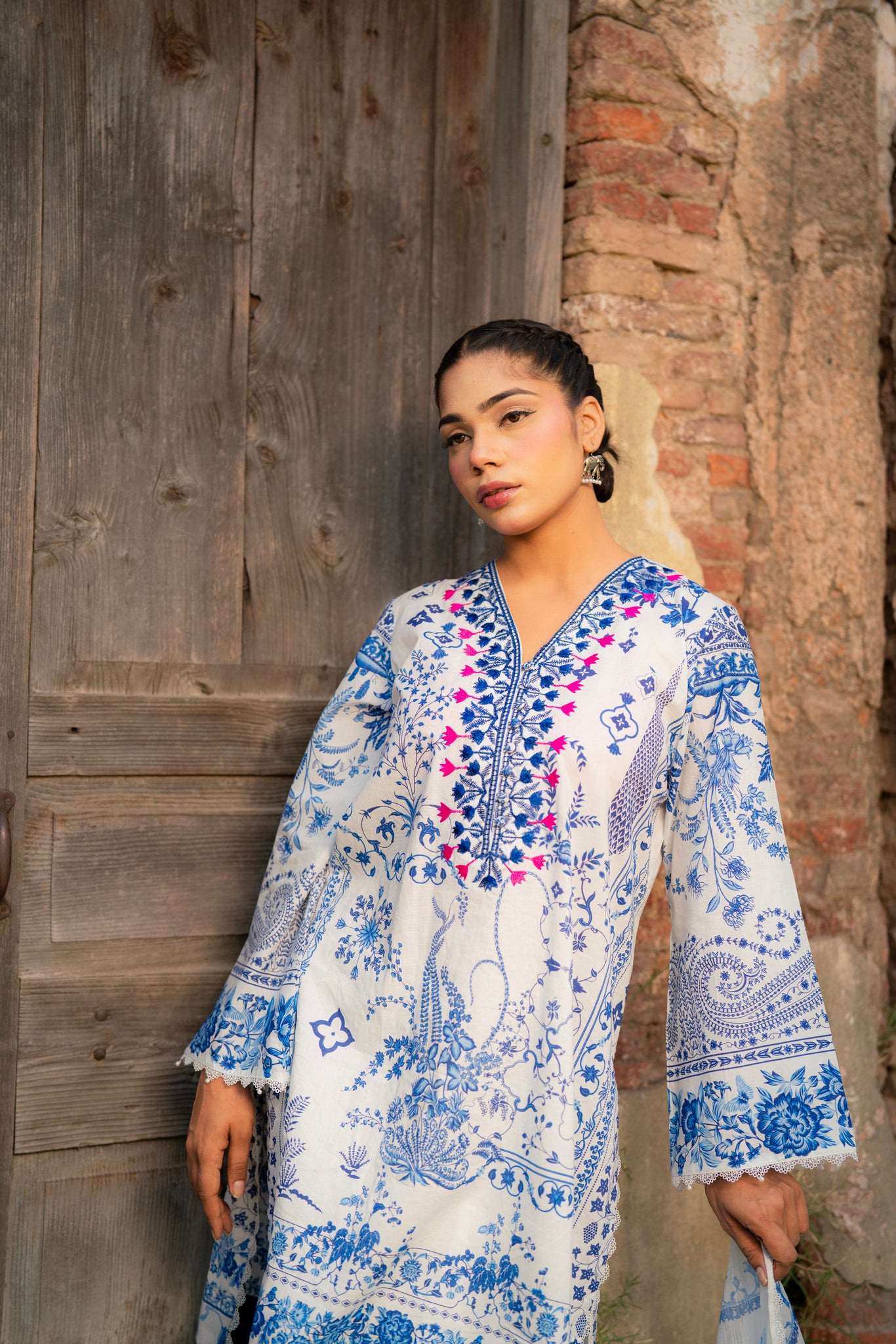 Ethereal Mul Cut Work Ensemble with Resham Embroidery & Tabby Chunni