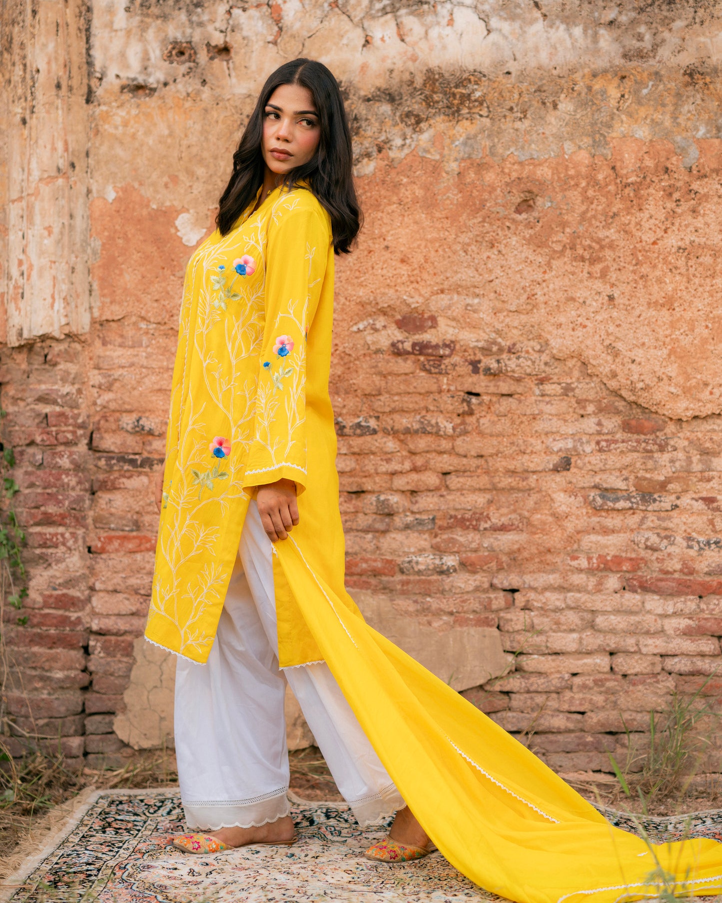 Sunlit Meadow: Floral Kurta Elegance
